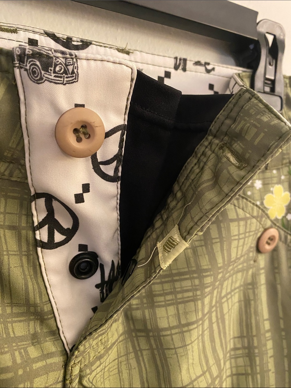 Ten -80 Olive Green Floral Plaid Cargo Shorts - Picture 3 of 12